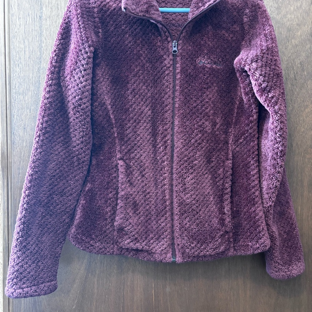 Columbia fluffy burgundy/pinot noir colored coat. So warm and cozy!